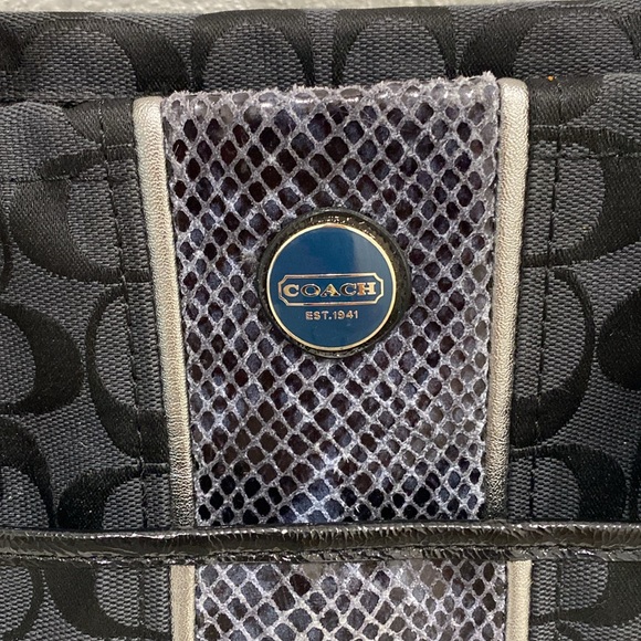 Coach Signature Python Handbag / Tote/ purse - Picture 6 of 15